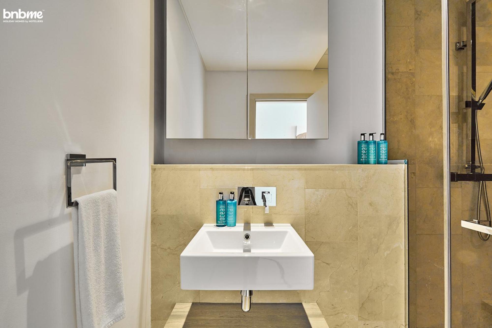Bnbme - Th8 Palm Hotel Dubaj Zewnętrze zdjęcie